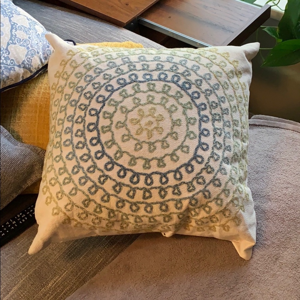 Decorative pillow